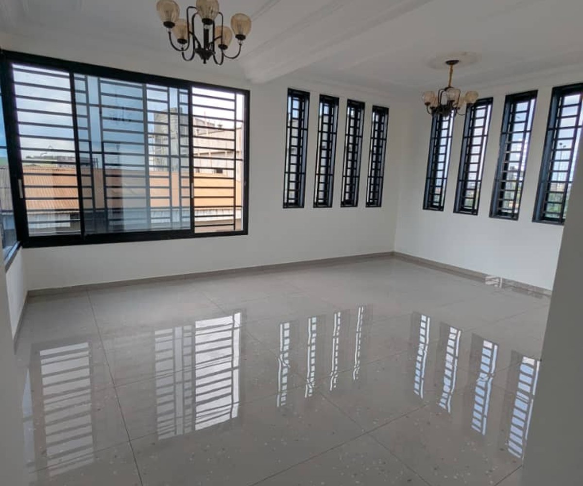 Guest House  for rent in Bastos, Yaoundé : FCFA 30000