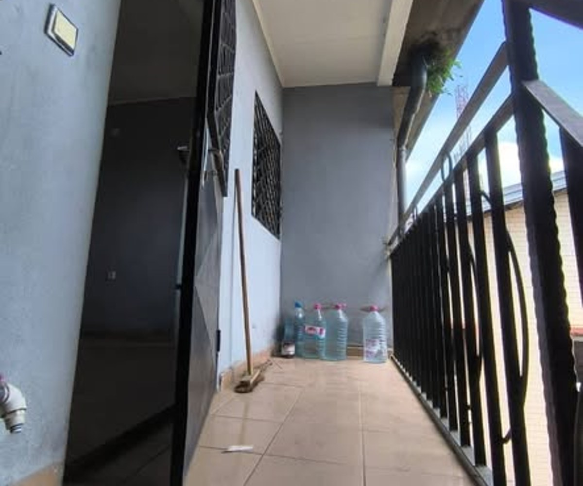 Studio moderne à louer à Malangue, Douala
