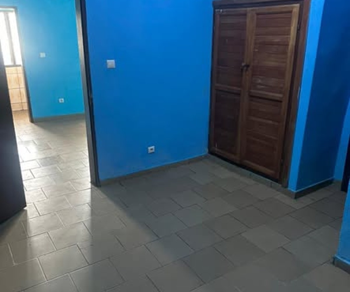 Studio moderne à louer à Obobogo