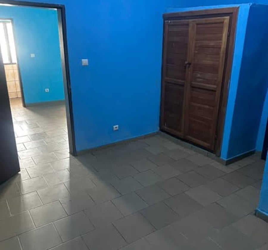 Studio moderne à louer à Obobogo