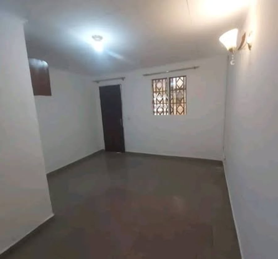 Chambre moderne à louer à Biyem-Assi