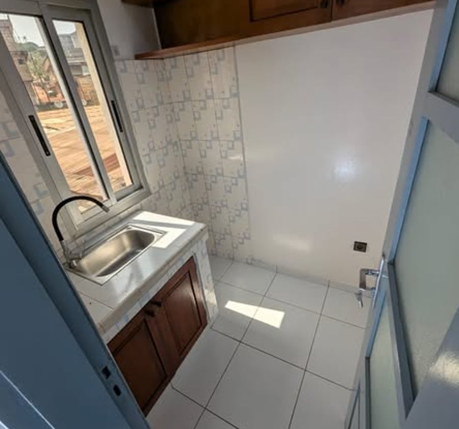 Studio moderne à louer à Nsam
