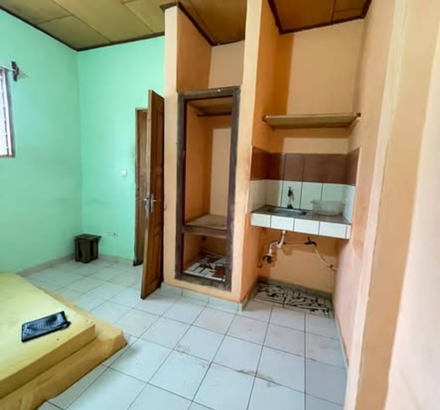 Chambre moderne à louer – Montée Chapelle, Obili (Yaoundé)