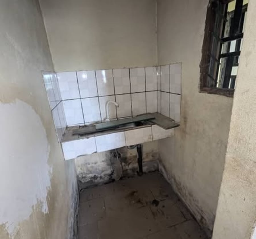 Grand chambre 3 pièces à louer à Nsam