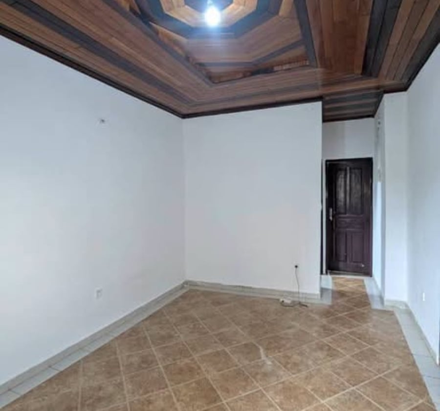 Studio moderne à Odza
