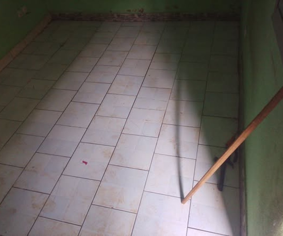 Studio trois pièces à Emombo dans la barrière