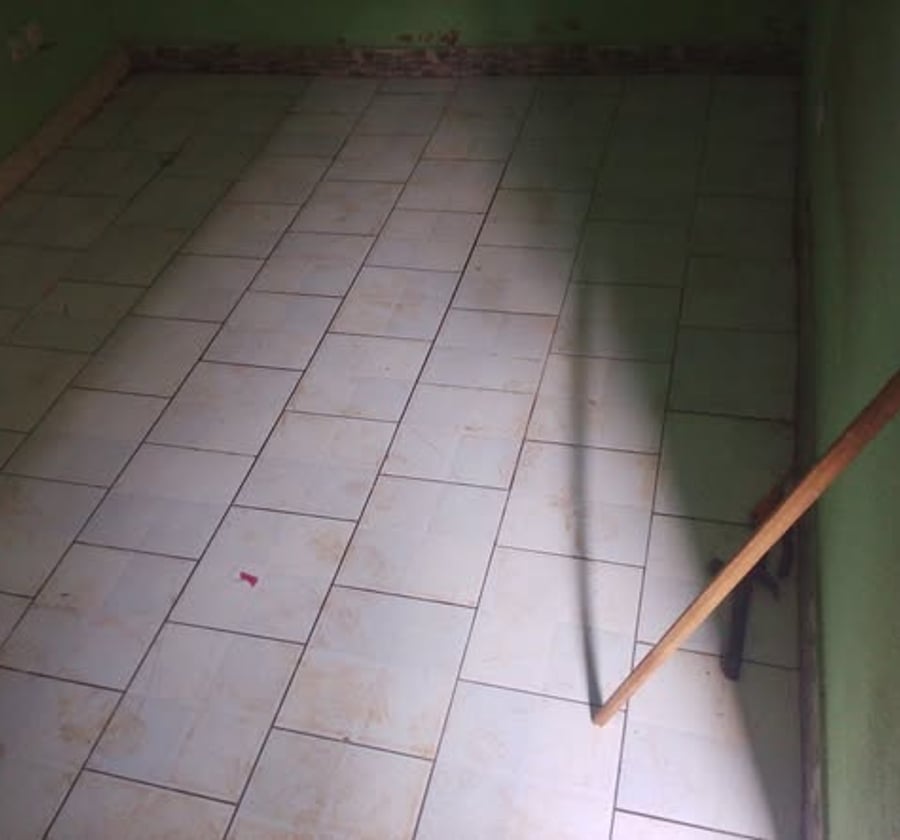Studio trois pièces à Emombo dans la barrière