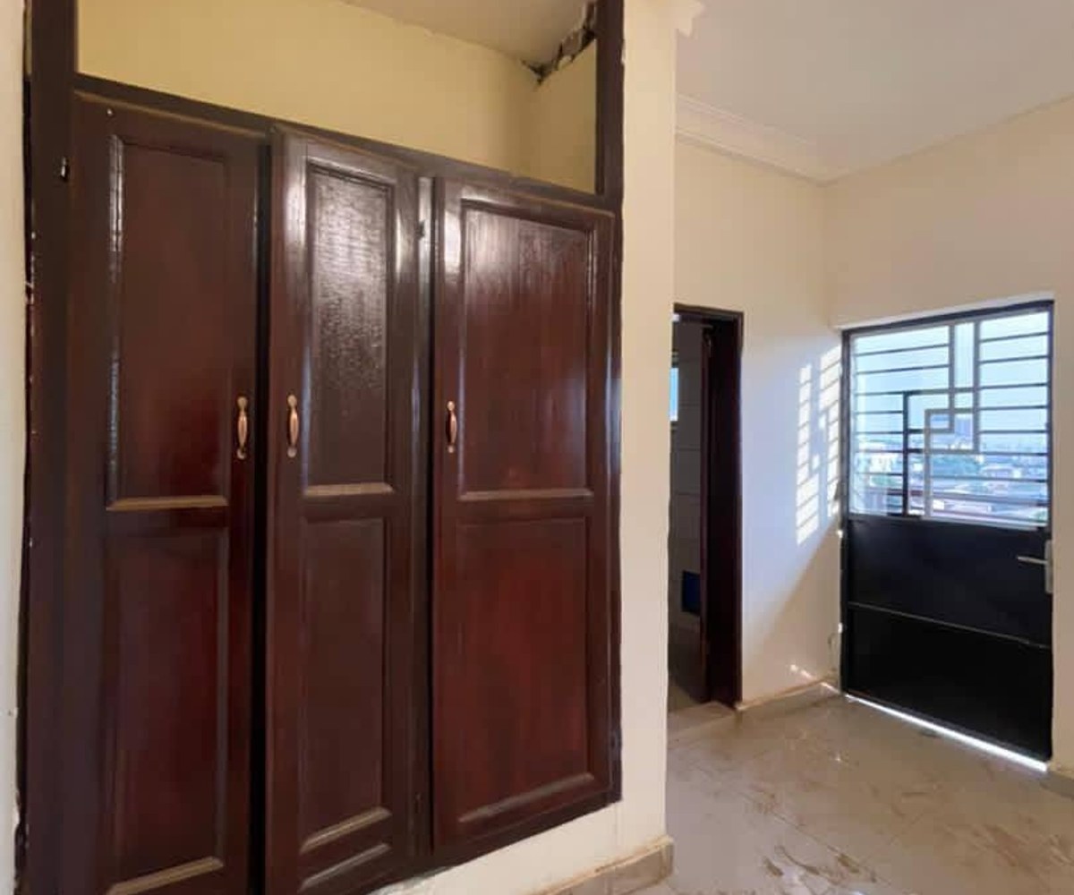 Appartement neuf 3 chambres à Mvog-Ada