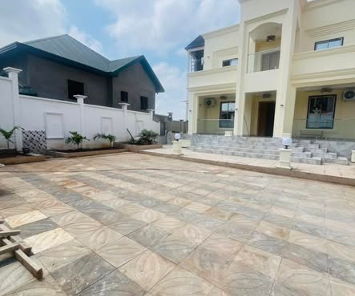 Duplex haut standing à vendre – Odza (Happy) – 600 m²