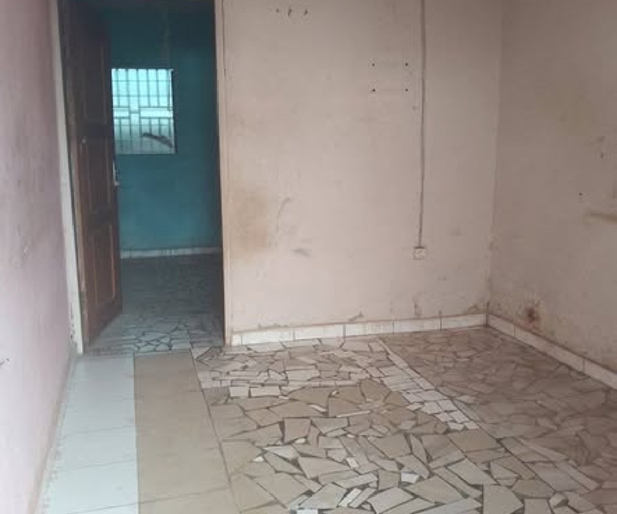 Studio simple à Mimboman, Yaoundé