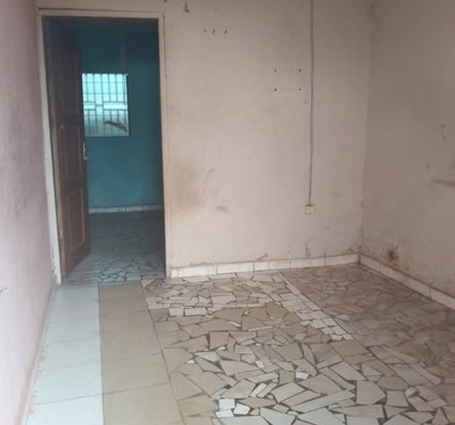 Studio simple à Mimboman, Yaoundé