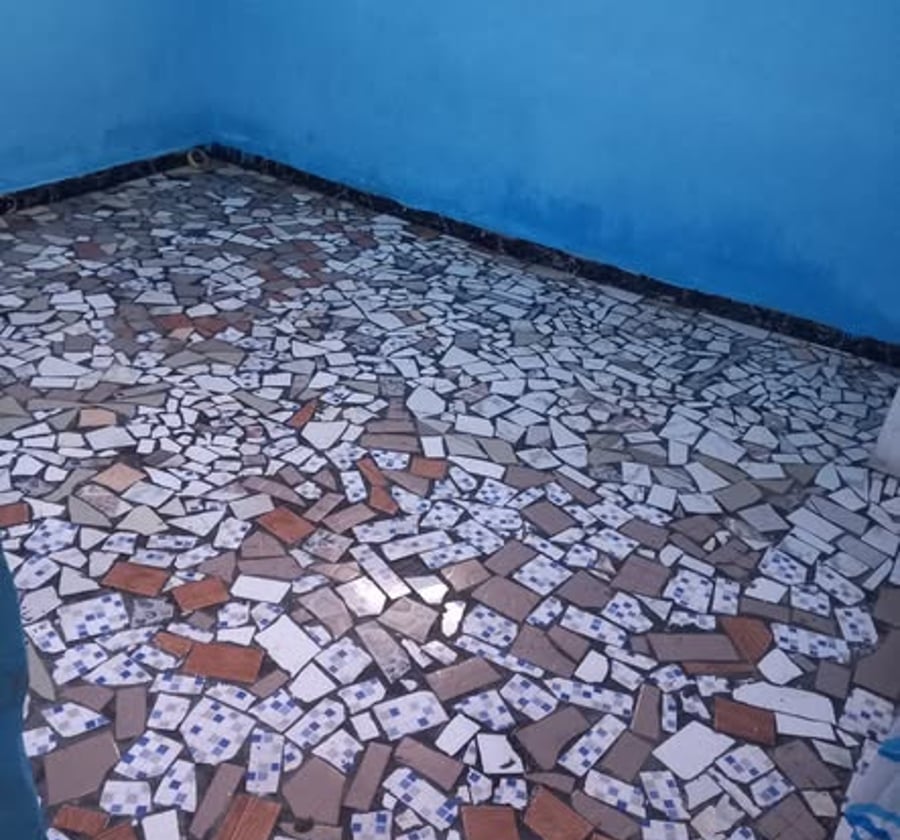 Chambre moderne à louer à PK8 Carrefour