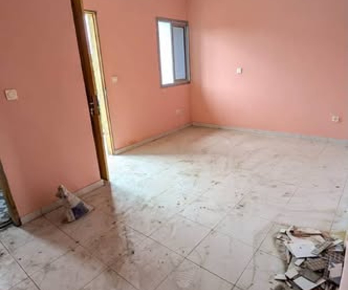 Chambre moderne à Messassi Nyom Moto