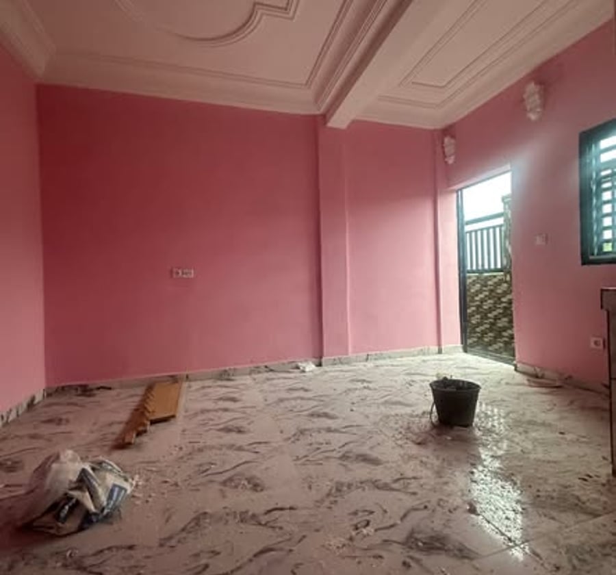 Vaste chambre moderne climatisé - PK12 Douala