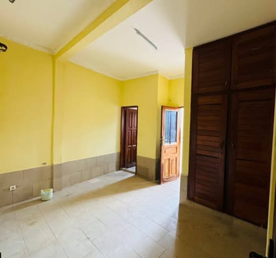 Chambre moderne à louer à Biyem-Assi, Yaoundé