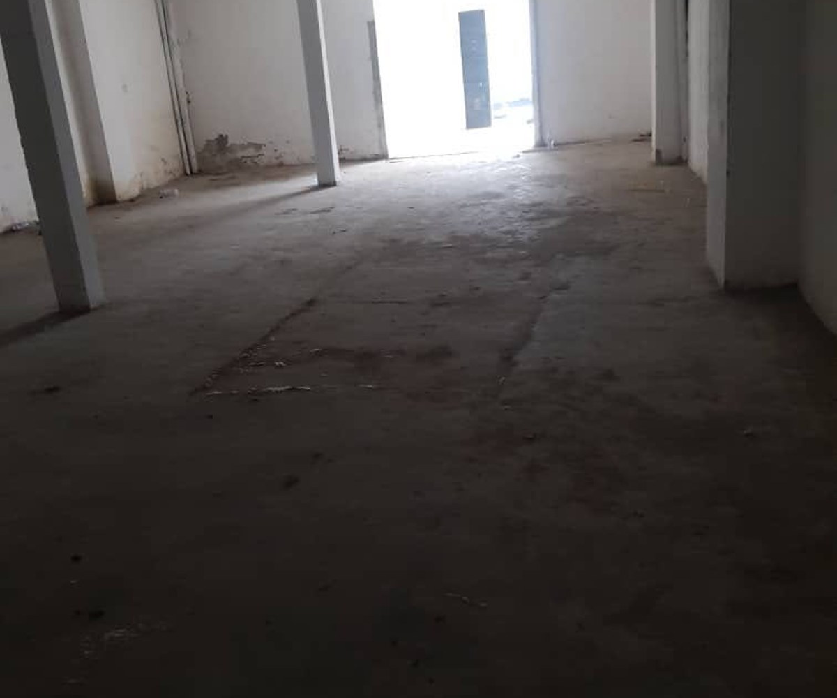 Grand magasin de stockage à louer à Akwa Douala