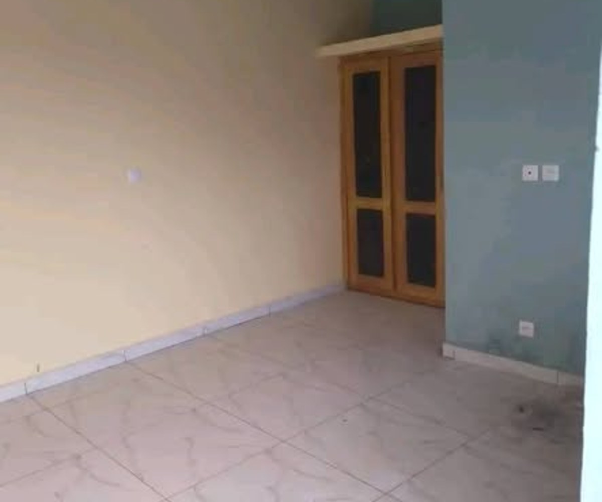 Chambres modernes à louer à Odza