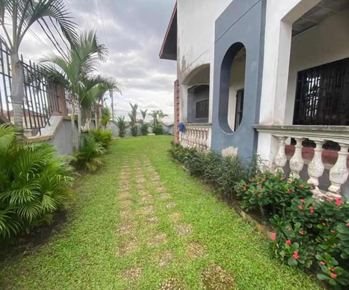 Duplex 5 chambres à louer - Ndogbong