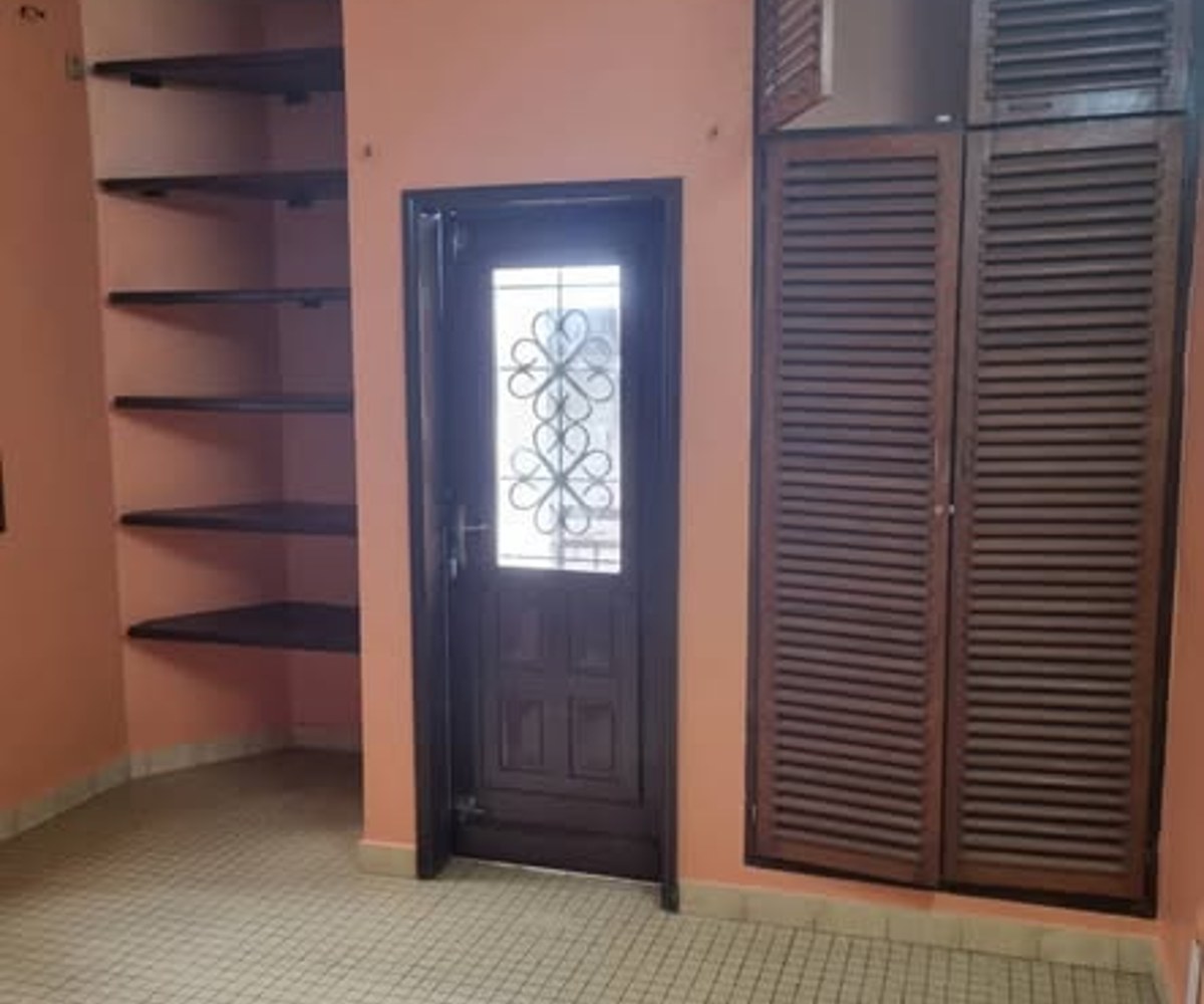 Studio moderne à louer - Bastos résidentiel