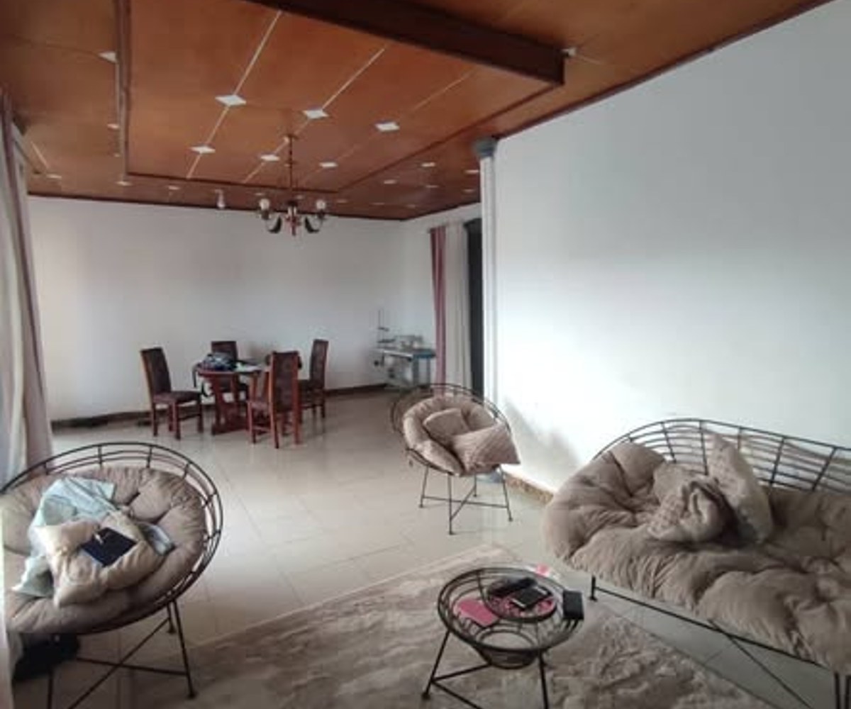 Immeuble moderne à vendre à Nsam (Camp tunisien)