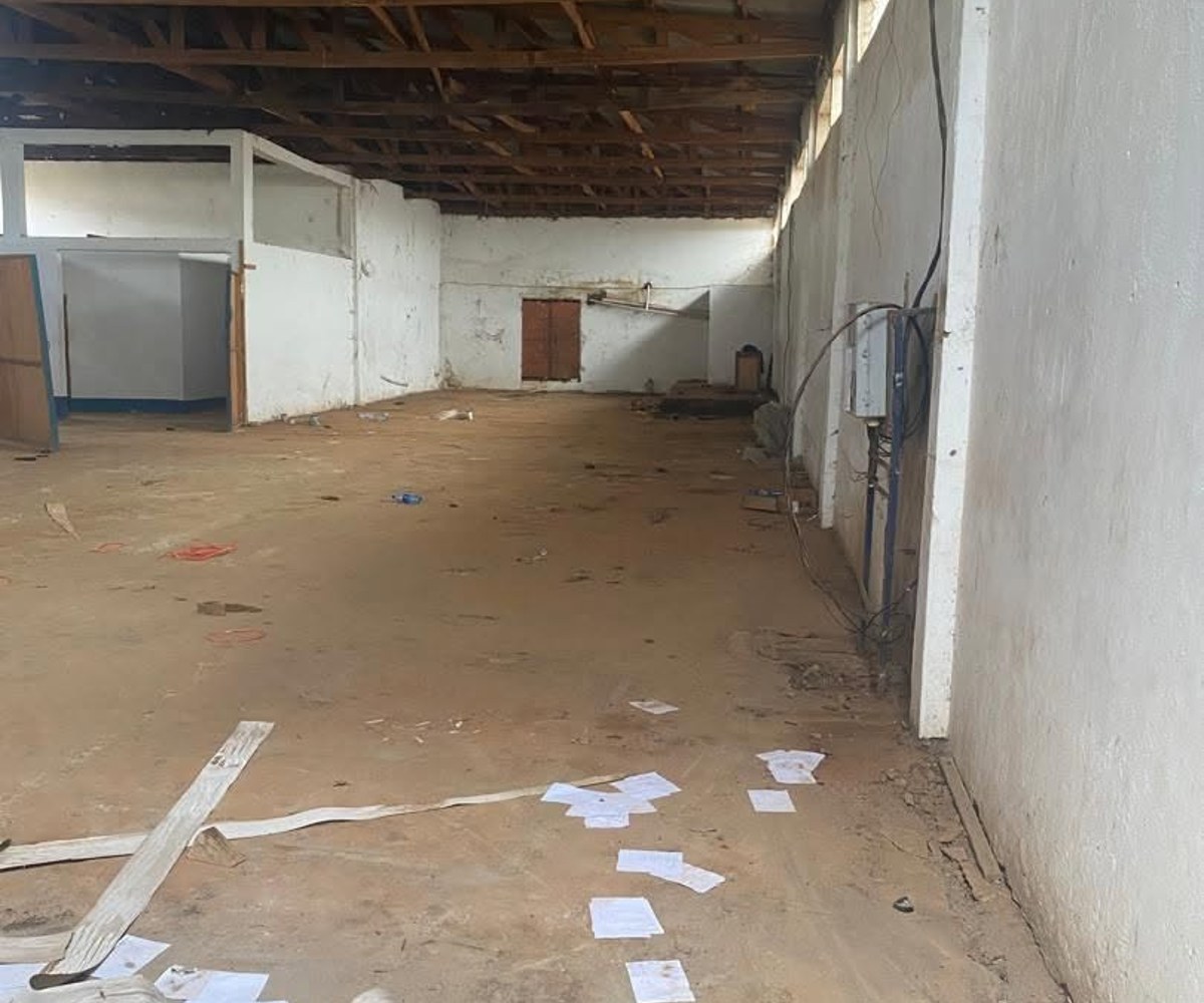 Entrepôt de 3000 m² à louer à Tsinga Village