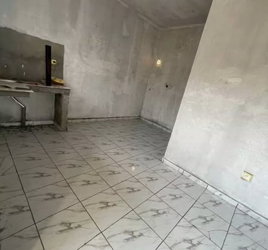 Vaste chambre meublée à PK13