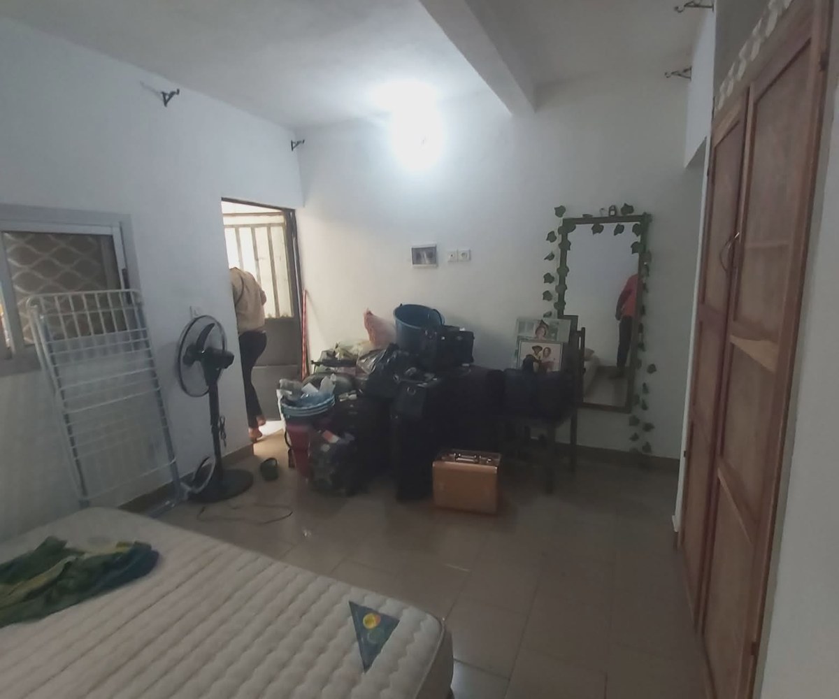 Chambre moderne à Biyem-Assi