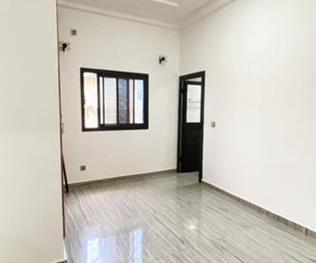 Appartement moderne staffé et lustré à Simbock