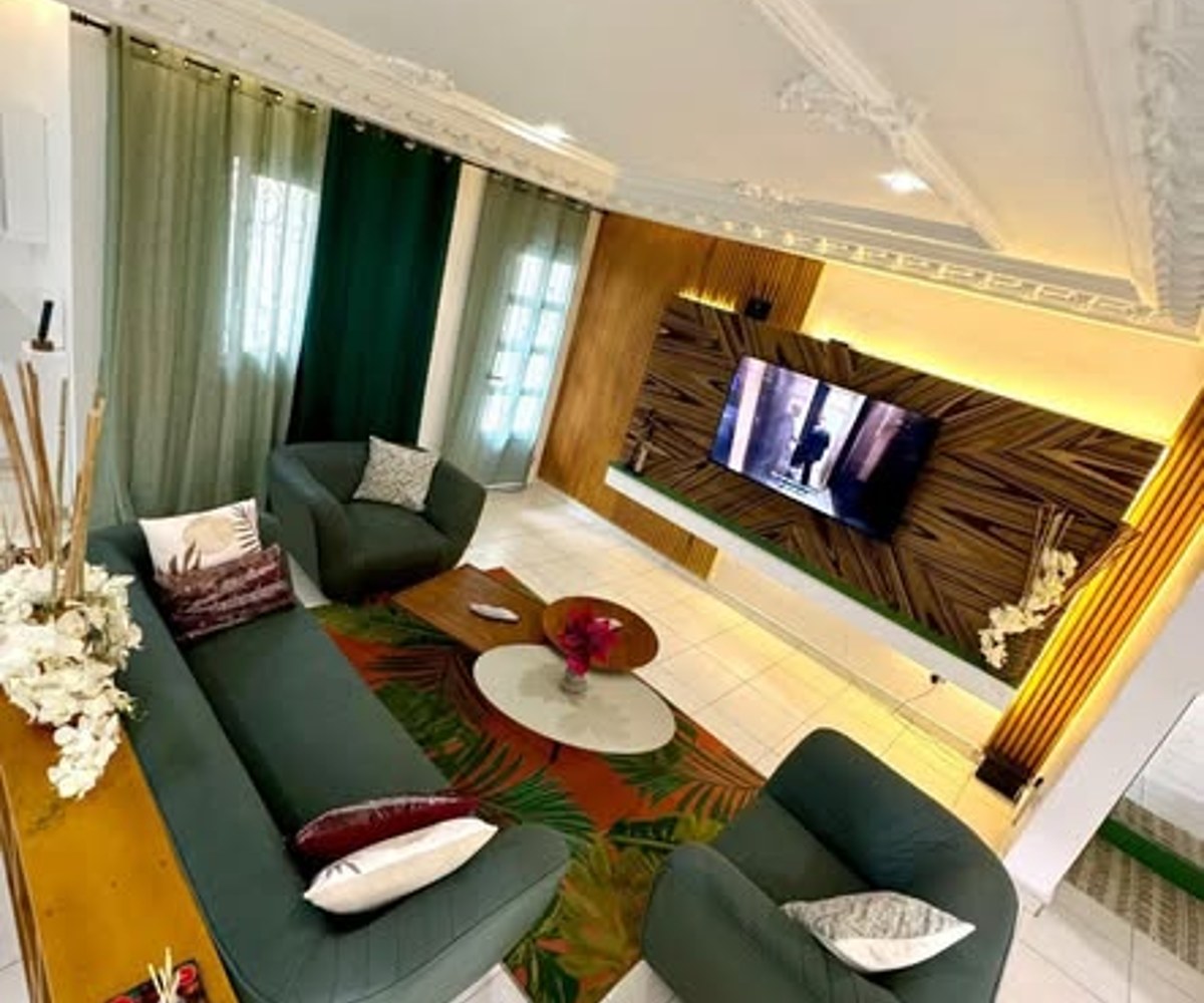 Meublés à Bastos - Chambres, studios et appartements