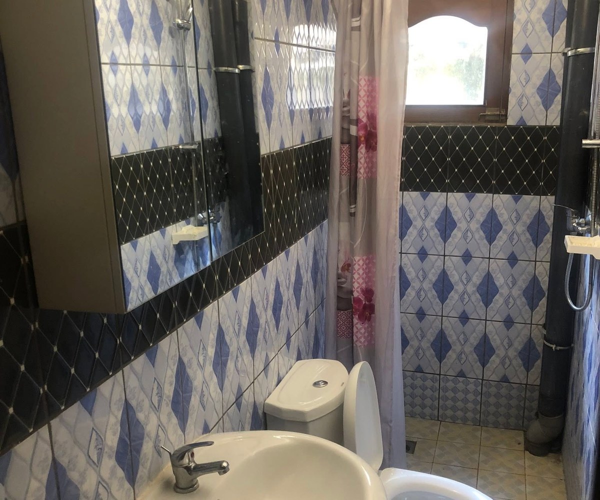 Studio à louer à Odza (petit marché)