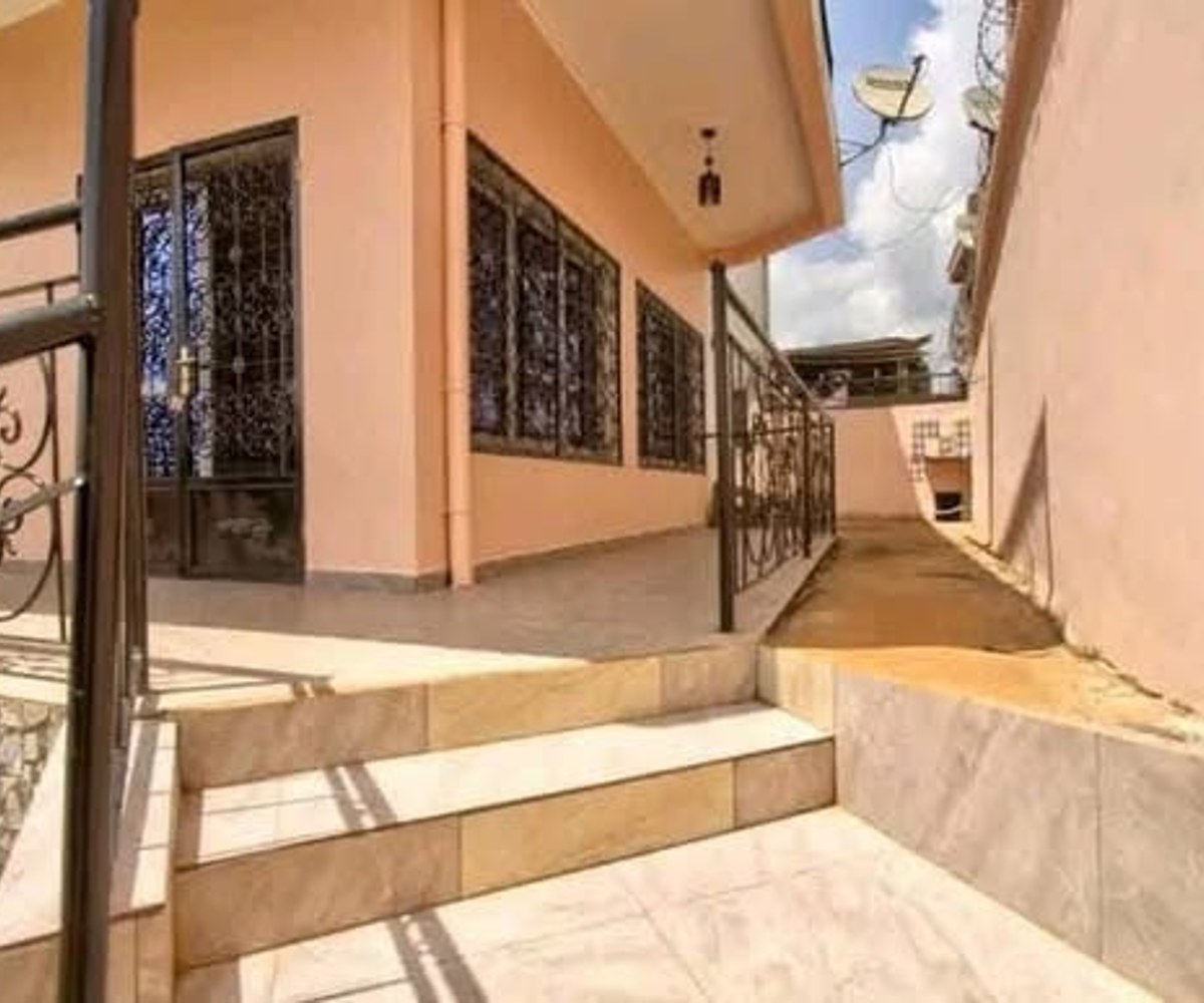 Appartement individuel à louer – Awae Escalier