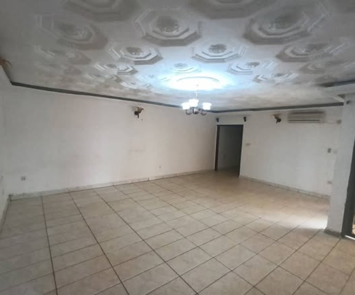 Mini duplex à usage commercial ou d'habitation à louer à Nlongkak
