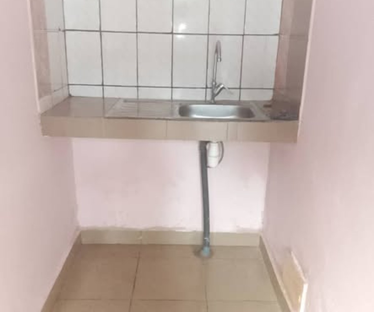 Chambre moderne à louer à Makepe