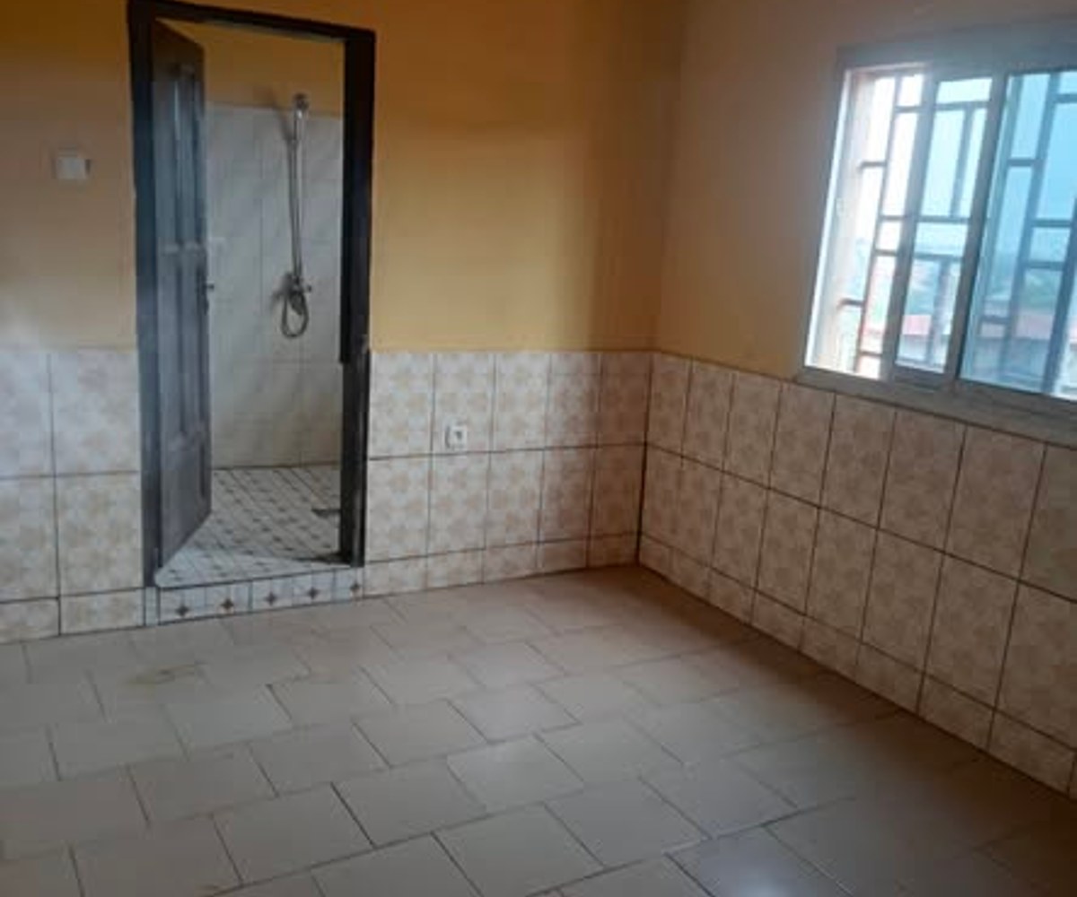 Vaste appartement 3 chambres à Nkomo Okoui - Yaoundé