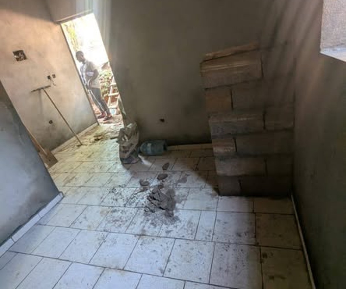 Chambre moderne en finition à louer à Simbock