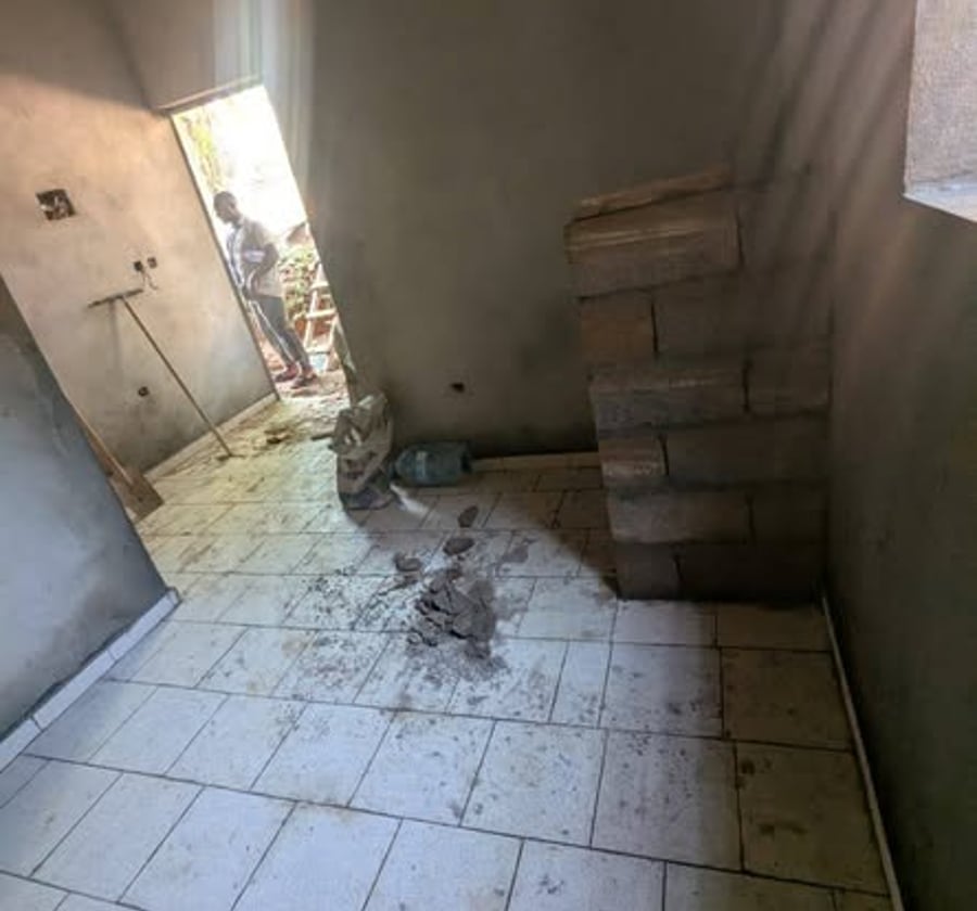 Chambre moderne en finition à louer à Simbock