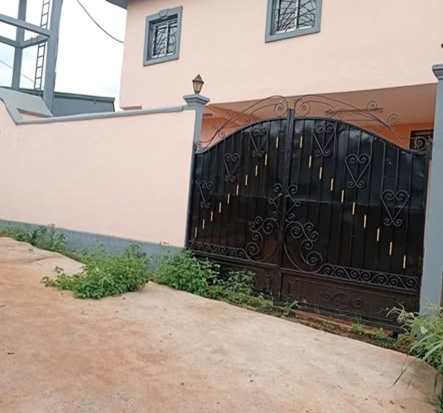Magnifique duplex à louer à Yaoundé-Nkolfoulou