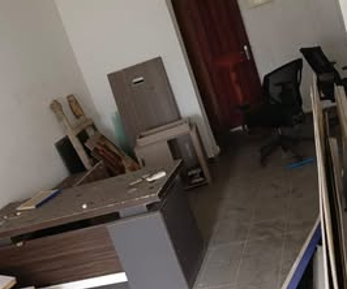 Grande boutique à louer à Yassa Neptune
