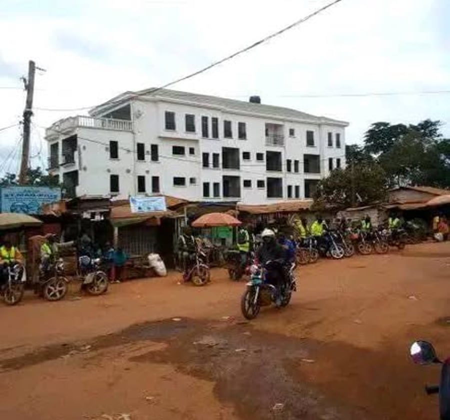 Terrain titré à vendre - Awae Escalier, Yaoundé