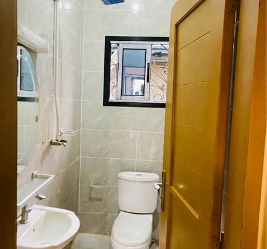 Studio moderne à Ndogbati – carrefour Chefferie