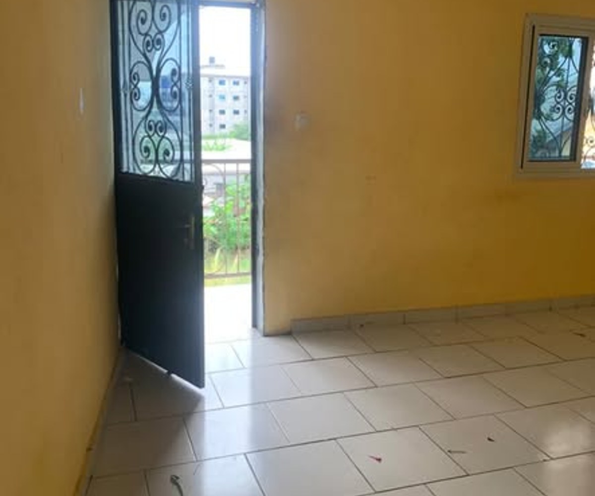 Studio moderne 3 pièces à Yassa - 35 000 FCFA/mois