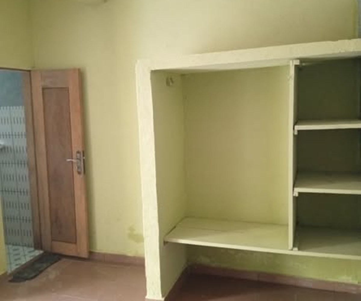 Chambre moderne avec véranda, parking et forage - PK12 Douala