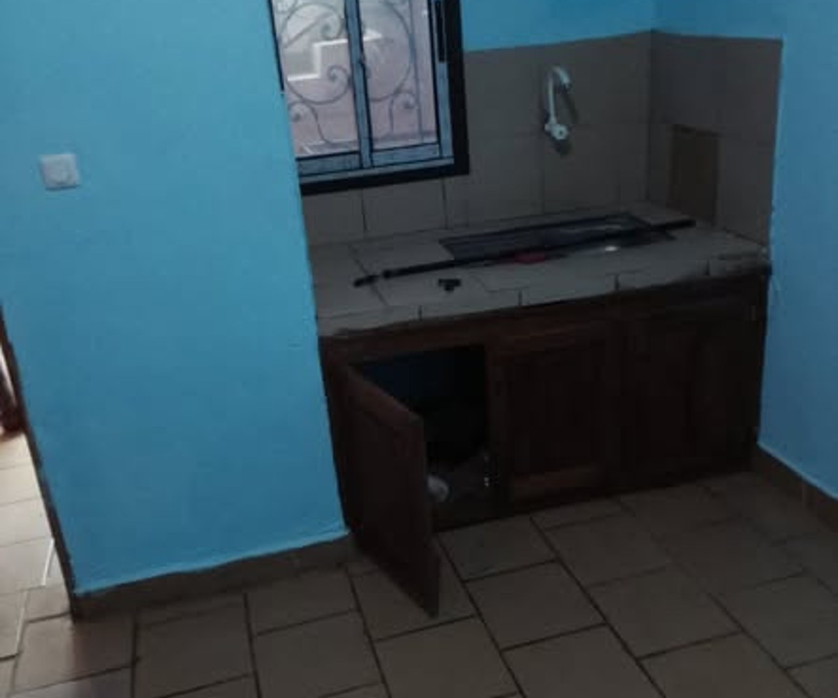 Chambre moderne à Nkoabang