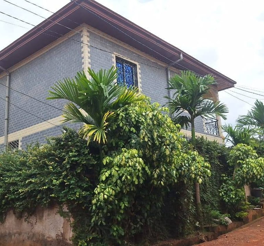Duplex à louer à Awae, Yaoundé - 4 chambres, 3 salles de douche