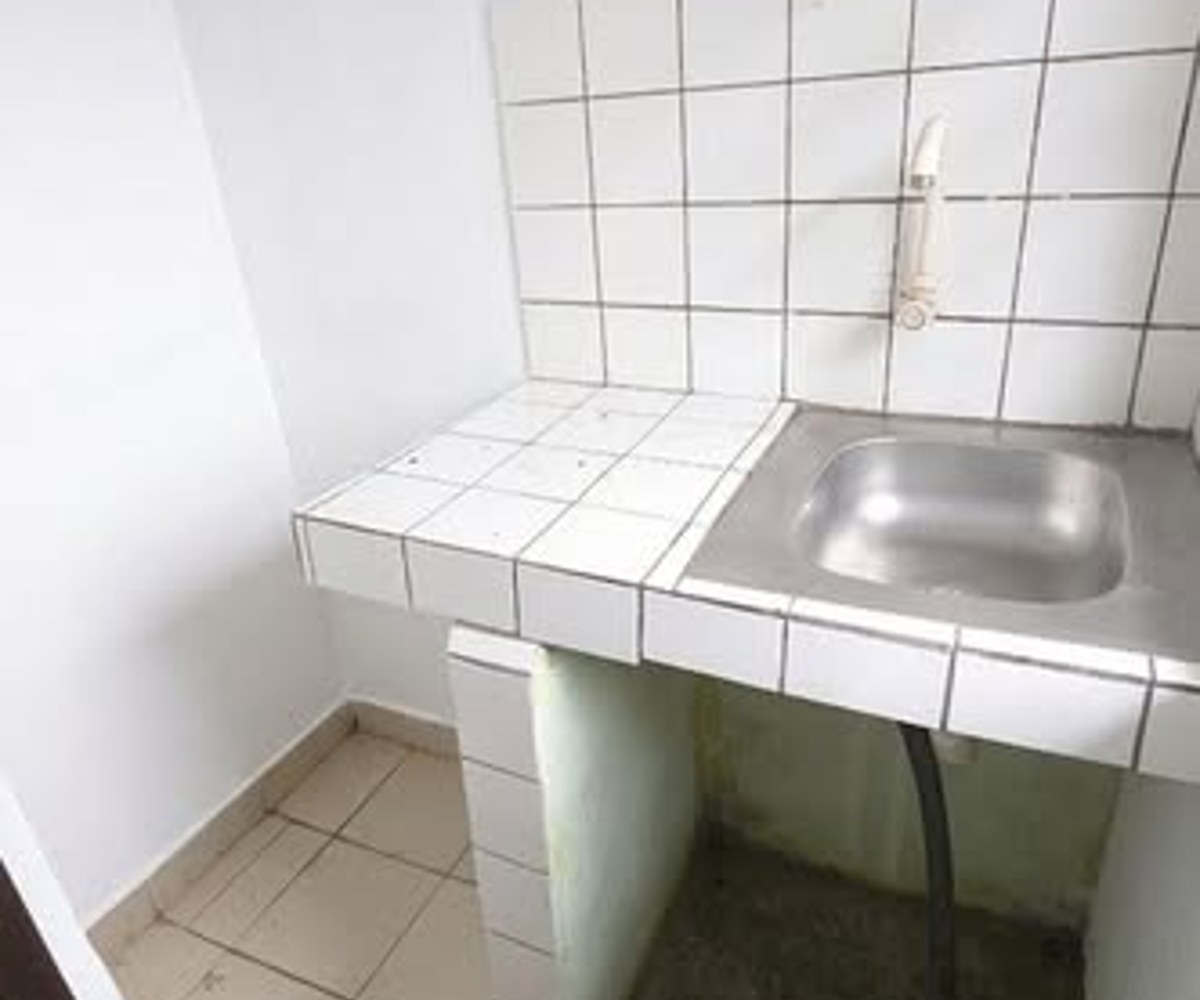 Chambre moderne avec cuisine et balcon à Ndogbong Bel Air