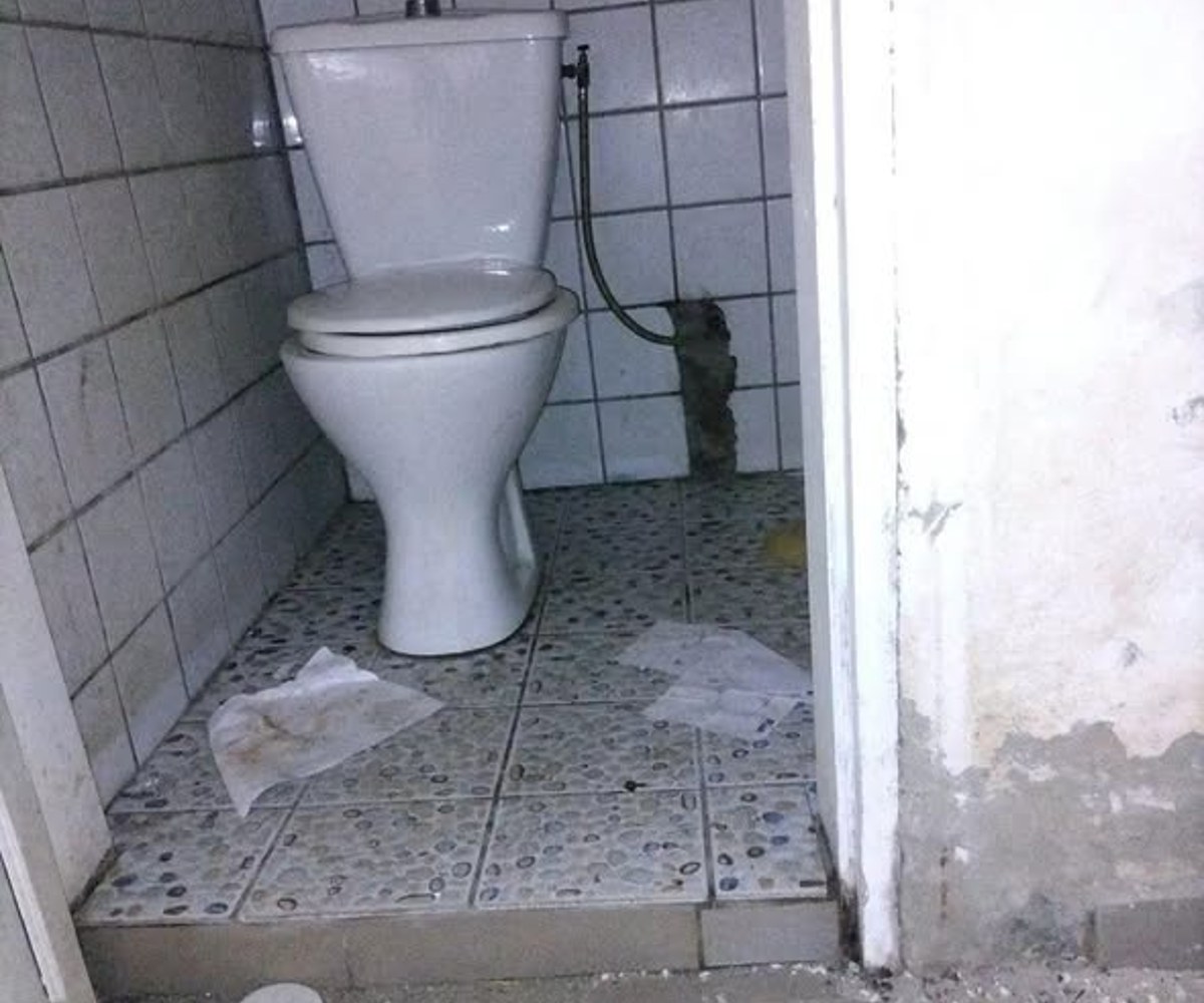 Vaste boutique à louer à Bépanda Tonnerre