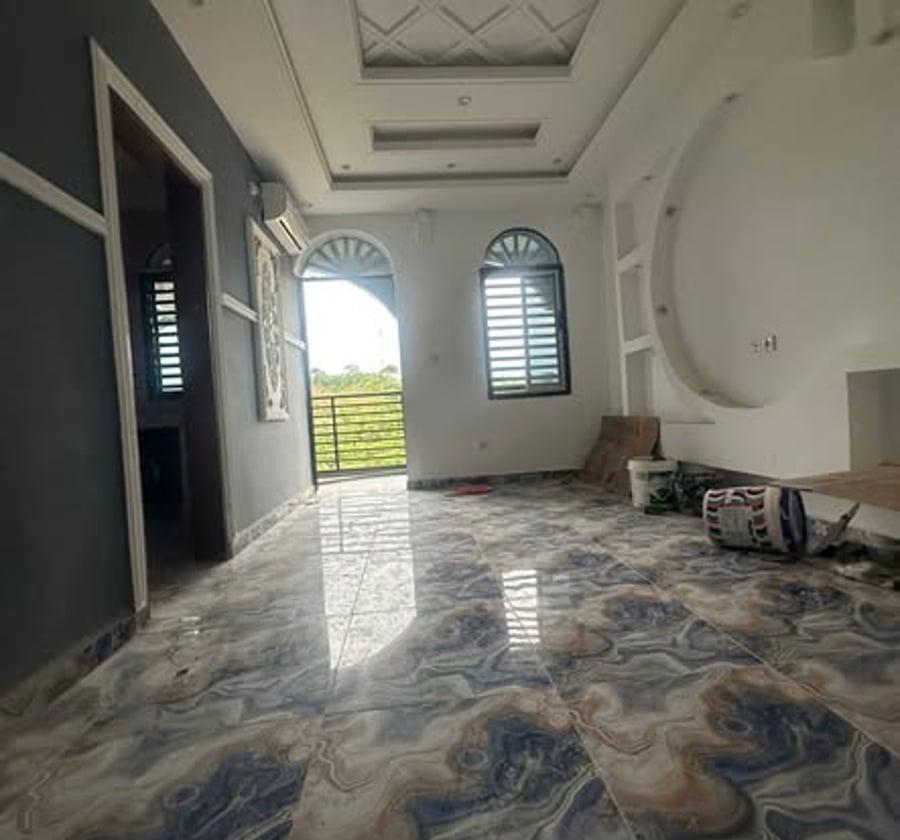 Studio moderne à louer à PK12, Douala
