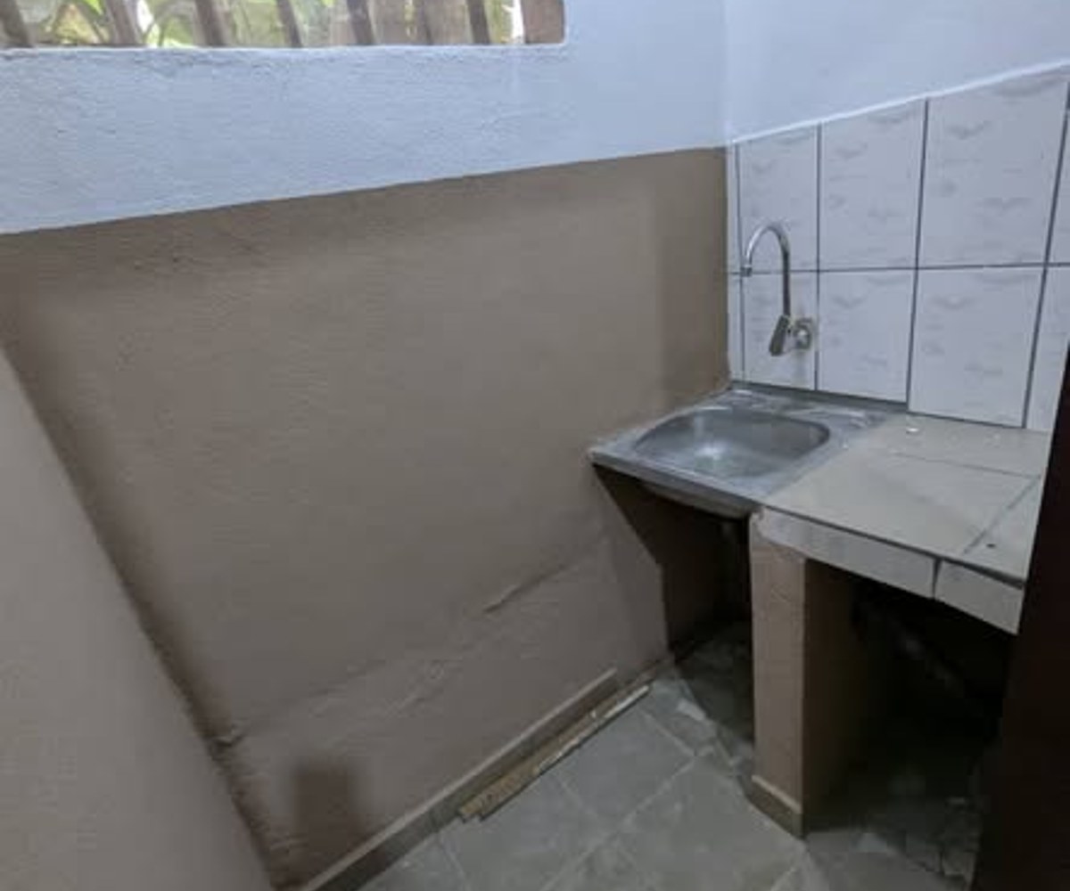 Chambre moderne avec cuisine et placard à Ndogbong