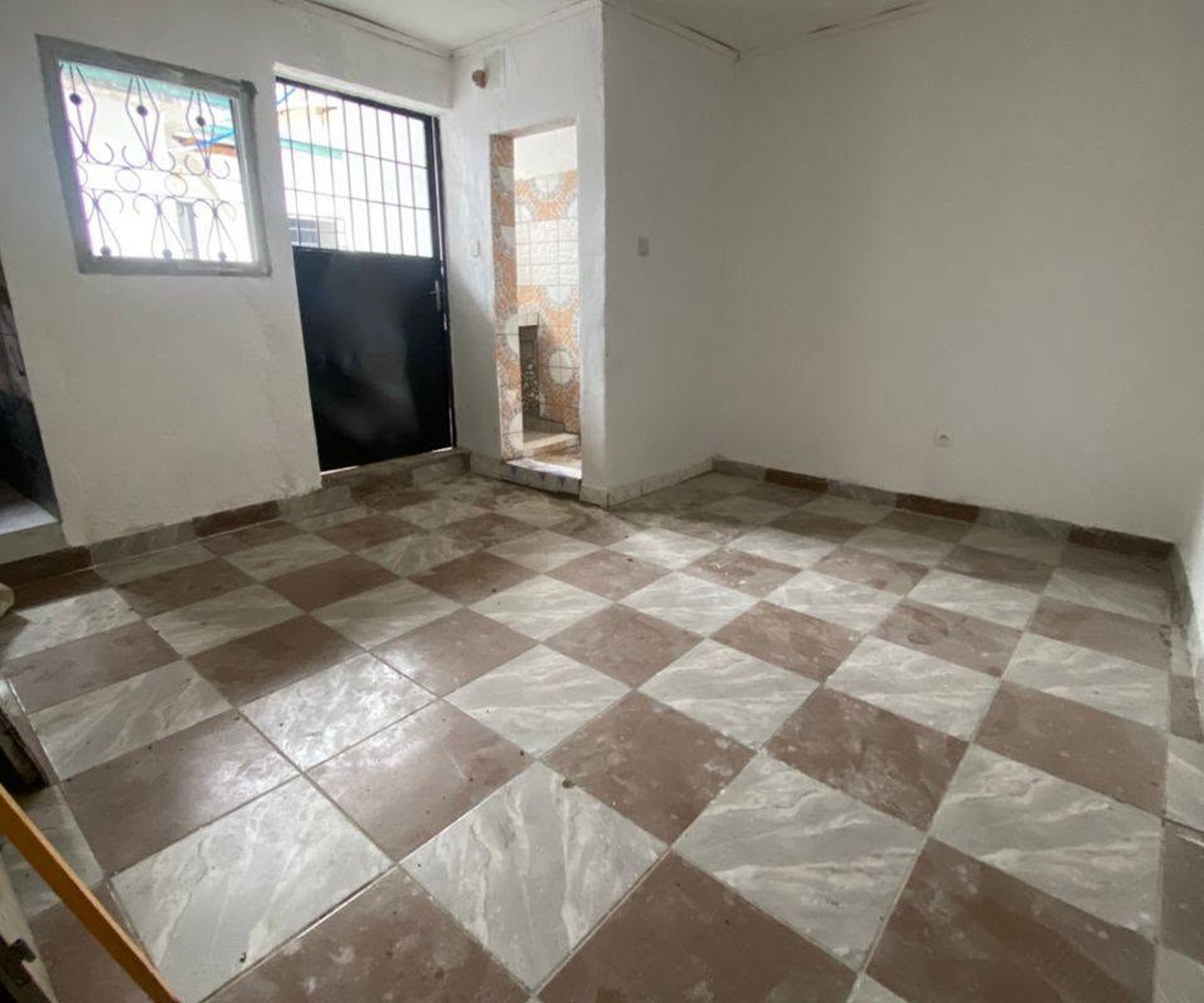Vaste chambre moderne avec cuisine - Nyalla, Douala