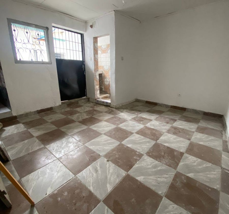 Vaste chambre moderne avec cuisine - Nyalla, Douala